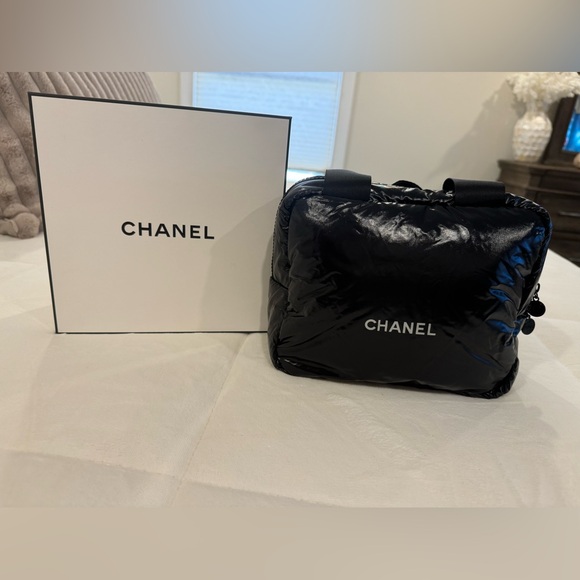 CHANEL  New bag/makeup with box from Authentic Chanel makeup line - Picture 8 of 8